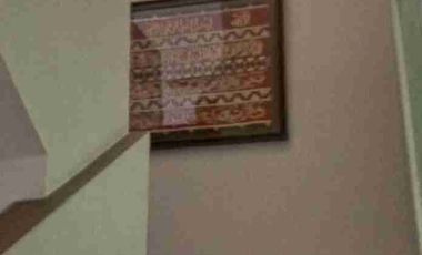di sewakan rumah 2 lantai plus furniture untuk rumah tinggal