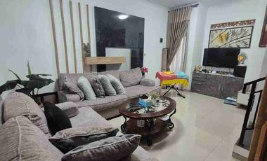 Disewakan u/ R tinggal 2 lantai furniture dalam. komplek
