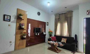Disewakan u/ R tinggal 2 lantai furniture dalam. komplek