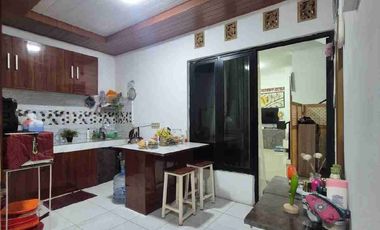 Disewakan u/ R tinggal 2 lantai furniture dalam. komplek