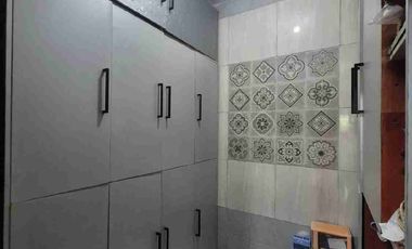 Disewakan u/ R tinggal 2 lantai furniture dalam. komplek