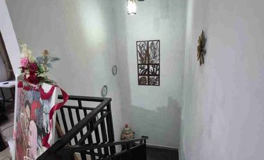 Disewakan u/ R tinggal 2 lantai furniture dalam. komplek