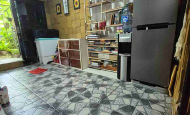Disewakan u/ R tinggal 2 lantai furniture dalam. komplek
