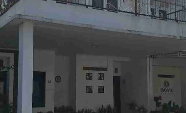 Disewakan u/ R tinggal 2 lantai furniture dalam. komplek