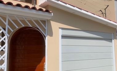 Casa en venta de 3 niveles – Amplia y funcional