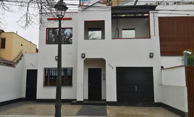 ¡Amplia Casa con 8 Ambientes en San Isidro, a 2 Cuadras del Olivar!