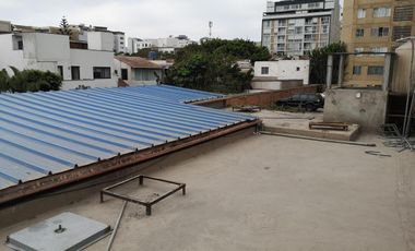 ¡Amplia Casa con 8 Ambientes en San Isidro, a 2 Cuadras del Olivar!
