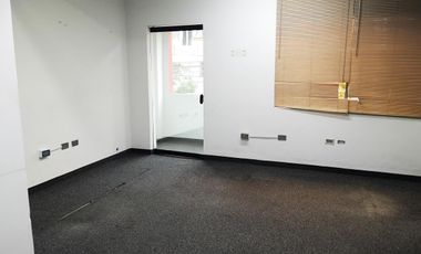 ¡Amplia Casa con 8 Ambientes en San Isidro, a 2 Cuadras del Olivar!