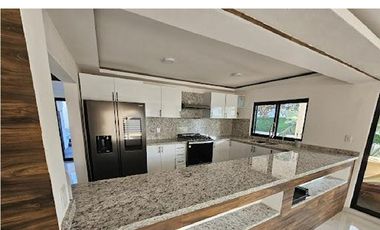 CASA EN VENTA EN FRACCIONAMIENTO LOMAS DE COCOYOC, MORELOS