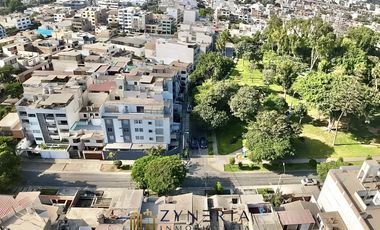 Oportunidad en Surco: Departamento de 157 m² con terrazas, vista al parque y acceso por escalera