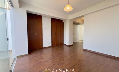 Oportunidad en Surco: Departamento de 157 m² con terrazas, vista al parque y acceso por escalera