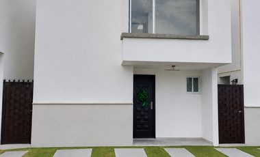 CASA EN RENTA EN BOSQUES DE ICA ZINACANTEPEC CON JARDÍN Y SEGURIDAD 24/7