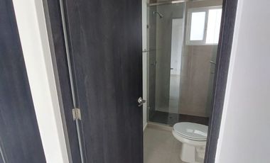 CASA EN RENTA EN BOSQUES DE ICA ZINACANTEPEC CON JARDÍN Y SEGURIDAD 24/7