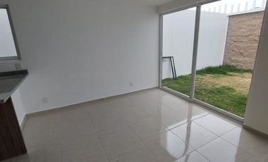 CASA EN RENTA EN BOSQUES DE ICA ZINACANTEPEC CON JARDÍN Y SEGURIDAD 24/7