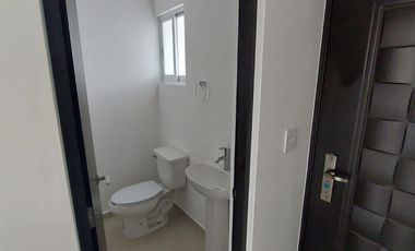 CASA EN RENTA EN BOSQUES DE ICA ZINACANTEPEC CON JARDÍN Y SEGURIDAD 24/7
