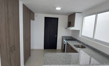 CASA EN RENTA EN BOSQUES DE ICA ZINACANTEPEC CON JARDÍN Y SEGURIDAD 24/7