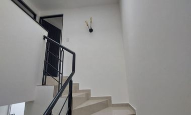 CASA EN RENTA EN BOSQUES DE ICA ZINACANTEPEC CON JARDÍN Y SEGURIDAD 24/7