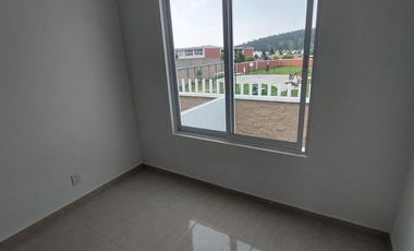 CASA EN RENTA EN BOSQUES DE ICA ZINACANTEPEC CON JARDÍN Y SEGURIDAD 24/7