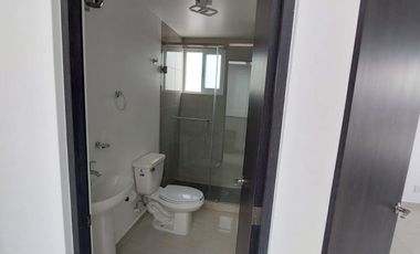 CASA EN RENTA EN BOSQUES DE ICA ZINACANTEPEC CON JARDÍN Y SEGURIDAD 24/7