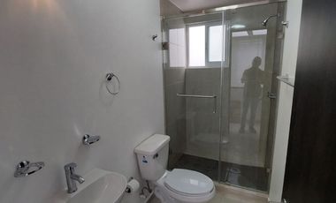CASA EN RENTA EN BOSQUES DE ICA ZINACANTEPEC CON JARDÍN Y SEGURIDAD 24/7