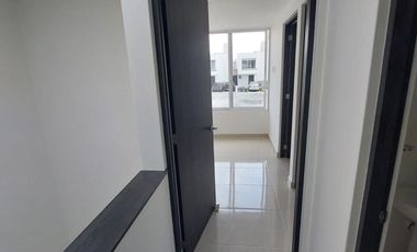 CASA EN RENTA EN BOSQUES DE ICA ZINACANTEPEC CON JARDÍN Y SEGURIDAD 24/7