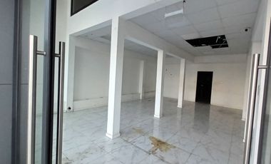 ARRIENDO Local Comercial de 98,93 m2 + 94 m2 en piso 2, Metro Irarrázaval
