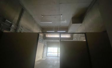ARRIENDO Local Comercial de 98,93 m2 + 94 m2 en piso 2, Metro Irarrázaval