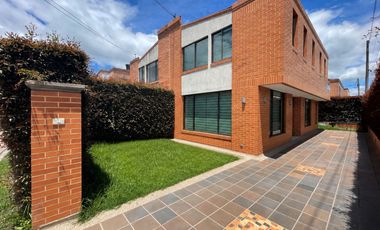 SE VENDE HERMOSA CASA ESQUINERA EN ZIPAQUIRÁ