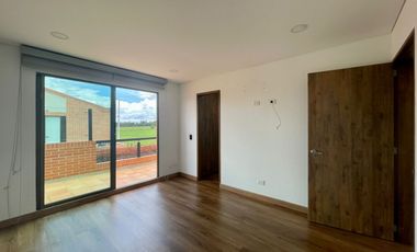 SE VENDE HERMOSA CASA ESQUINERA EN ZIPAQUIRÁ