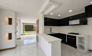 SE VENDE HERMOSA CASA ESQUINERA EN ZIPAQUIRÁ
