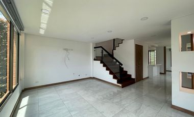 SE VENDE HERMOSA CASA ESQUINERA EN ZIPAQUIRÁ