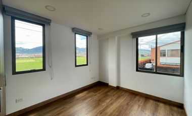 SE VENDE HERMOSA CASA ESQUINERA EN ZIPAQUIRÁ