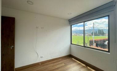 SE VENDE HERMOSA CASA ESQUINERA EN ZIPAQUIRÁ
