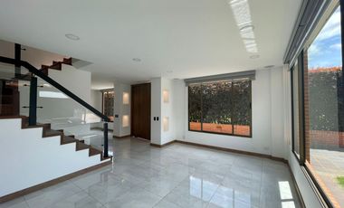 SE VENDE HERMOSA CASA ESQUINERA EN ZIPAQUIRÁ