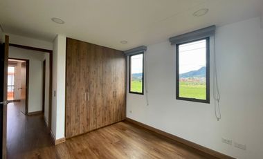 SE VENDE HERMOSA CASA ESQUINERA EN ZIPAQUIRÁ