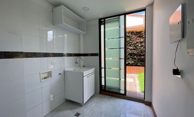 SE VENDE HERMOSA CASA ESQUINERA EN ZIPAQUIRÁ