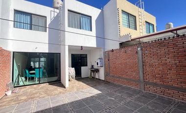 Renta De casa en Privada Valle Real carretera Rioverde pasando periférico Slp