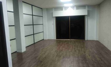 Alquiler bodega y oficina