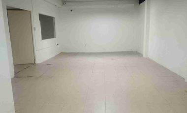 Alquiler bodega y oficina