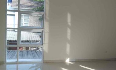 Best Deal! Rumah Hook Renovasi Total, Bebas Banjir, Nego Langsung Pemilik