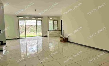 Rumah 2 Lantai Halaman Super Luas Cluster Premium KBP