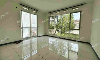 Rumah 2 Lantai Halaman Super Luas Cluster Premium KBP