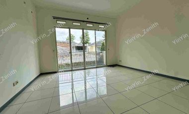 Rumah 2 Lantai Halaman Super Luas Cluster Premium KBP