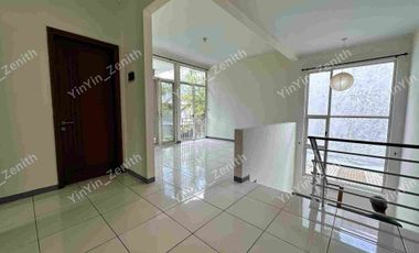 Rumah 2 Lantai Halaman Super Luas Cluster Premium KBP