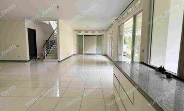 Rumah 2 Lantai Halaman Super Luas Cluster Premium KBP