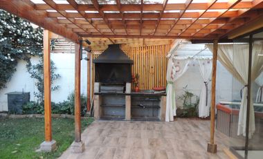 Se arrienda hermosa y acogedora casa hacienda el Peñón.