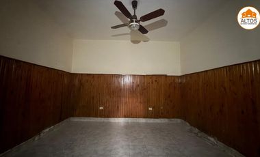 CASA 2 DORM. – 1BÑO – COCHERA – B° SARMIENTO