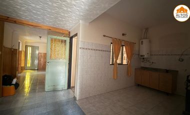 CASA 2 DORM. – 1BÑO – COCHERA – B° SARMIENTO