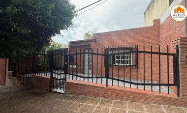CASA 2 DORM. – 1BÑO – COCHERA – B° SARMIENTO