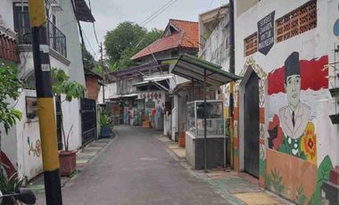 Di Jual Rumah 2 lantai Jalan Cempaka Putih Tengah belakang Taman Solo